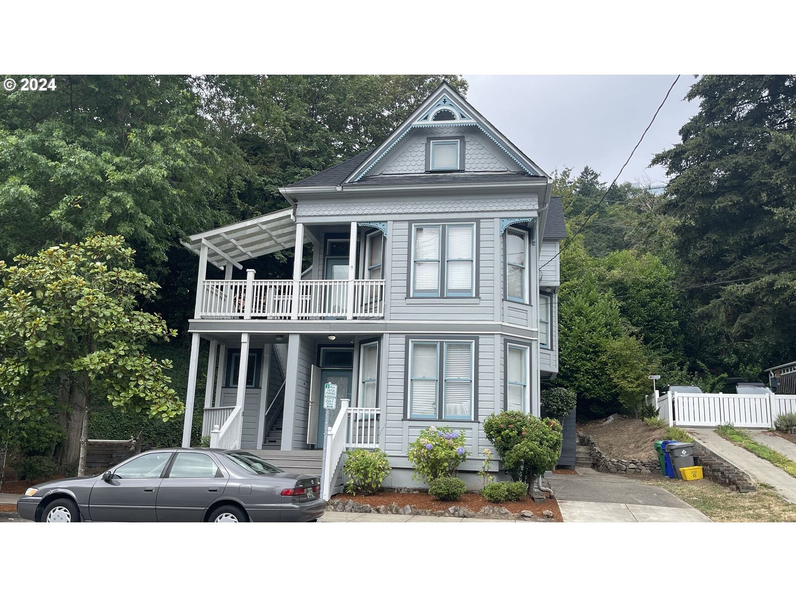 Property Photo: 3203 SW 2nd Ave OR 97239