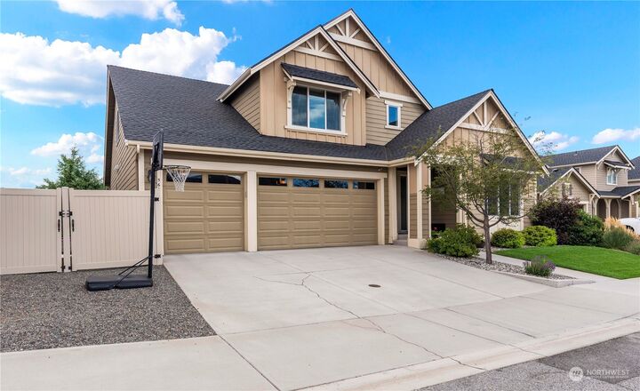 Property Photo:  565 S Lawler  WA 98802 