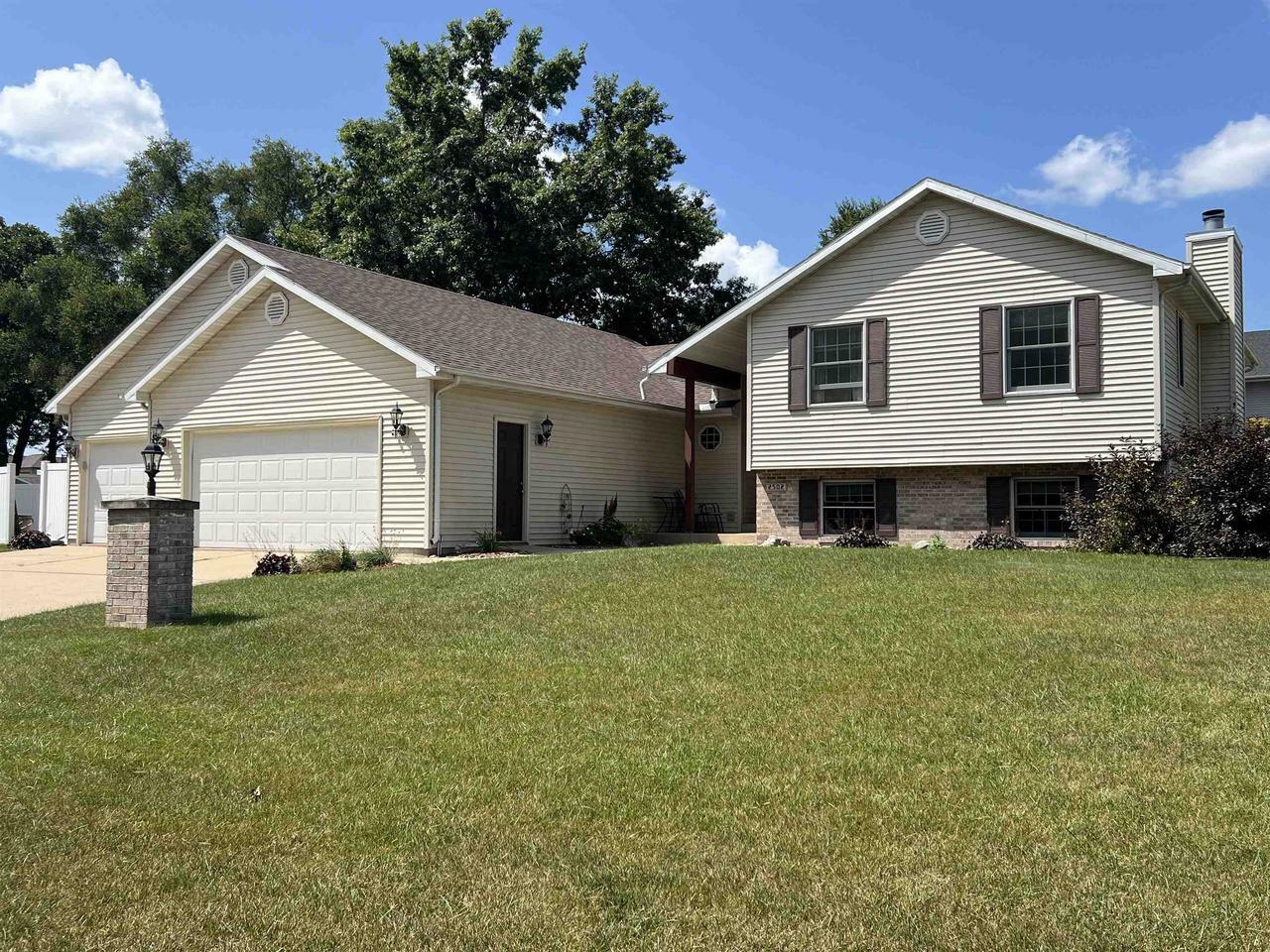 Property Photo:  2502 Fawn Lane  WI 53545 