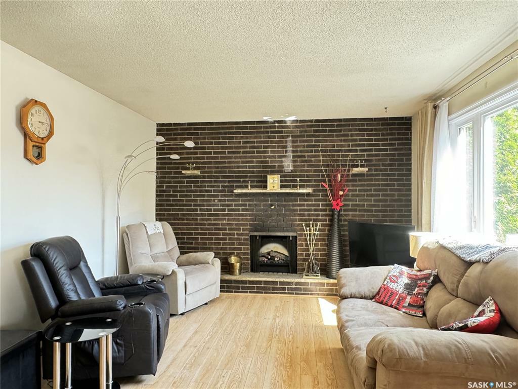 Property Photo:  2114 37th Street W  SK S7L 4E3 