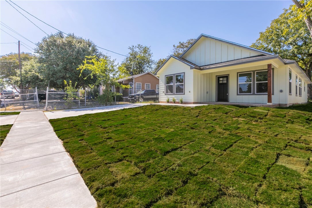 Property Photo:  2215 Connor Avenue  TX 76706 