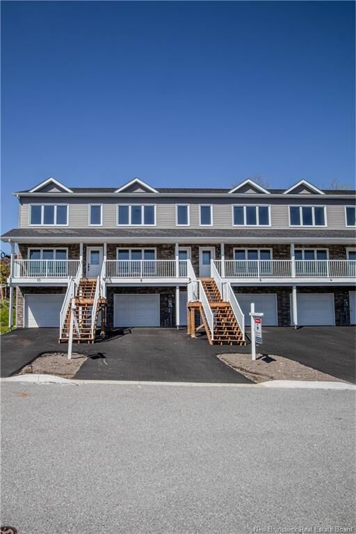 6 Rockingstone Drive — photo 1
