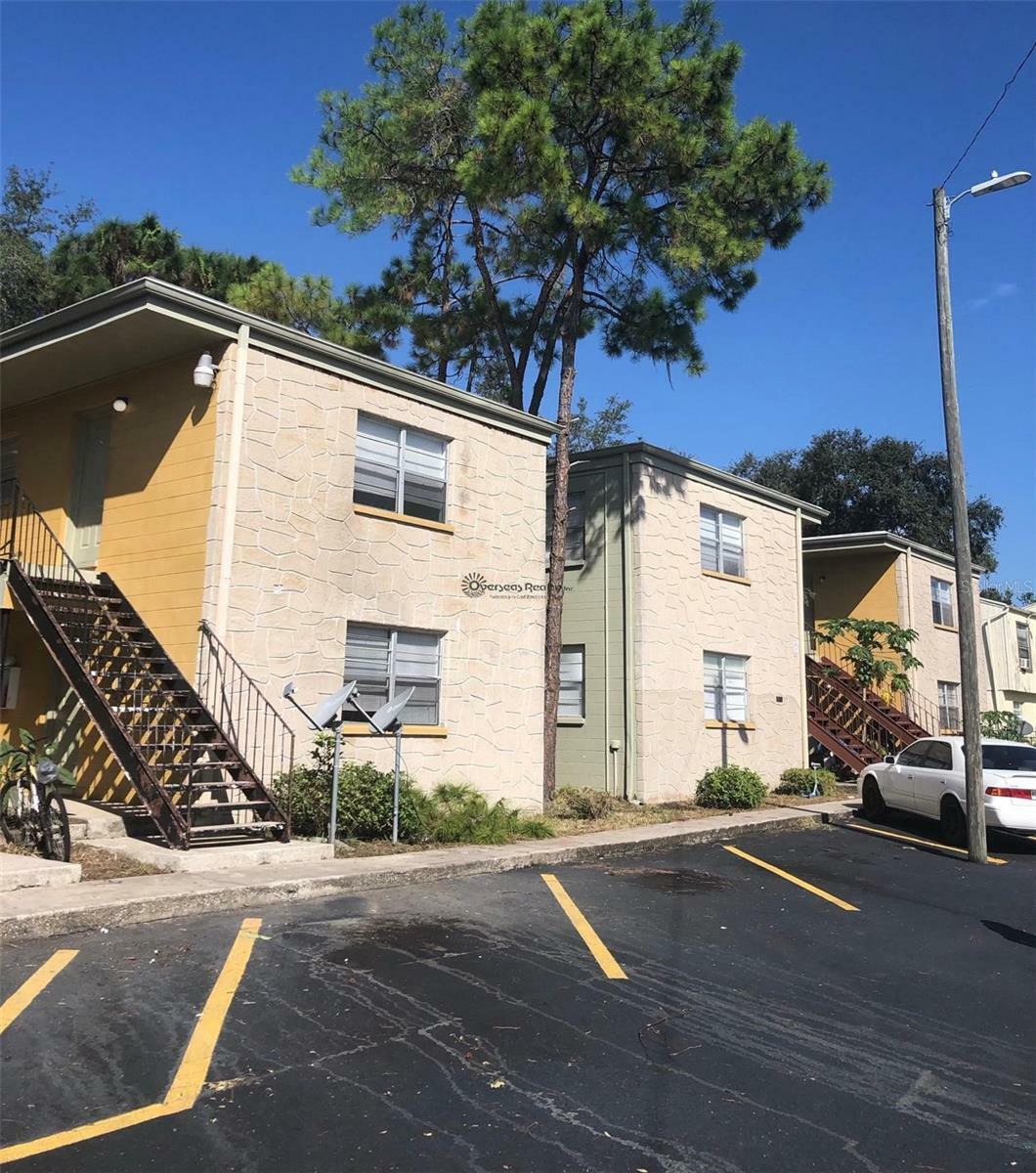 Property Photo: 13106 Leisurewood Place 101 FL 33612