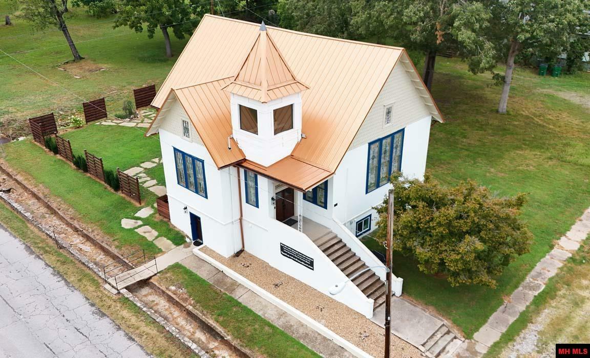 Property Photo: 201 Combs Avenue AR 72626