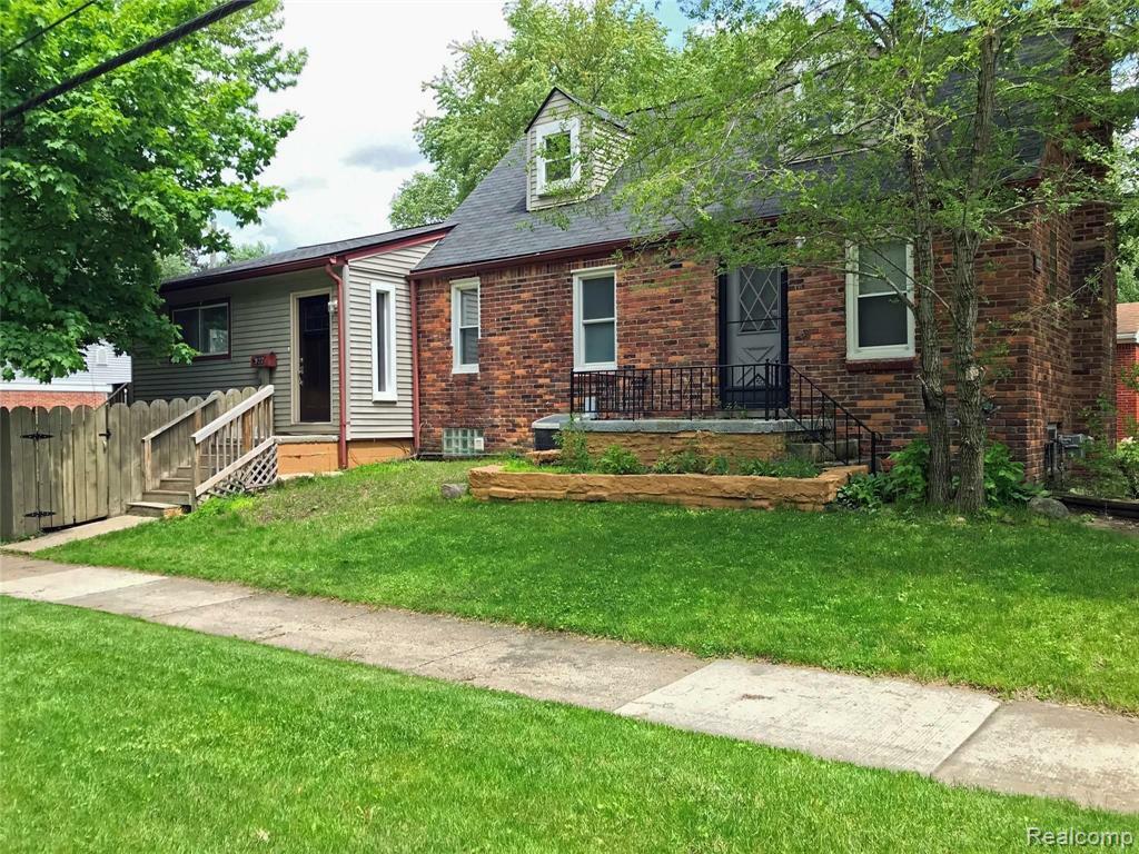 Property Photo:  922 Butternut  MI 48073 
