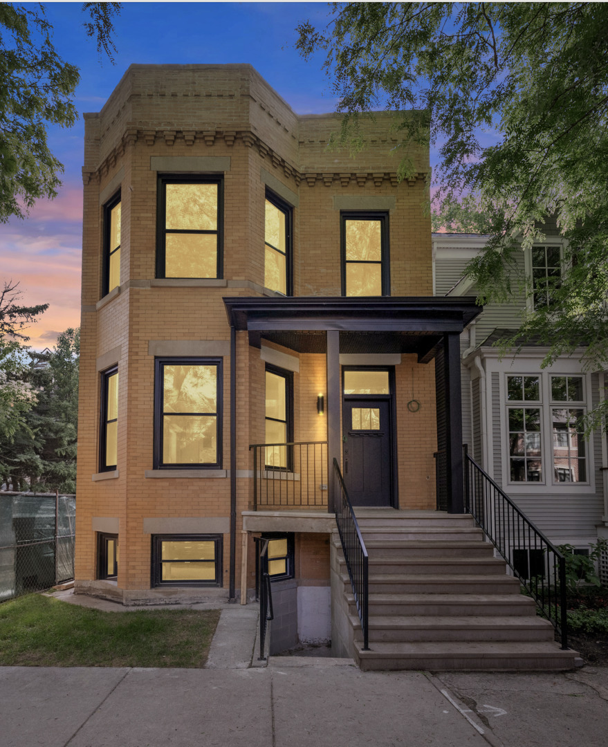 Property Photo:  3922 N Paulina Street  IL 60613 