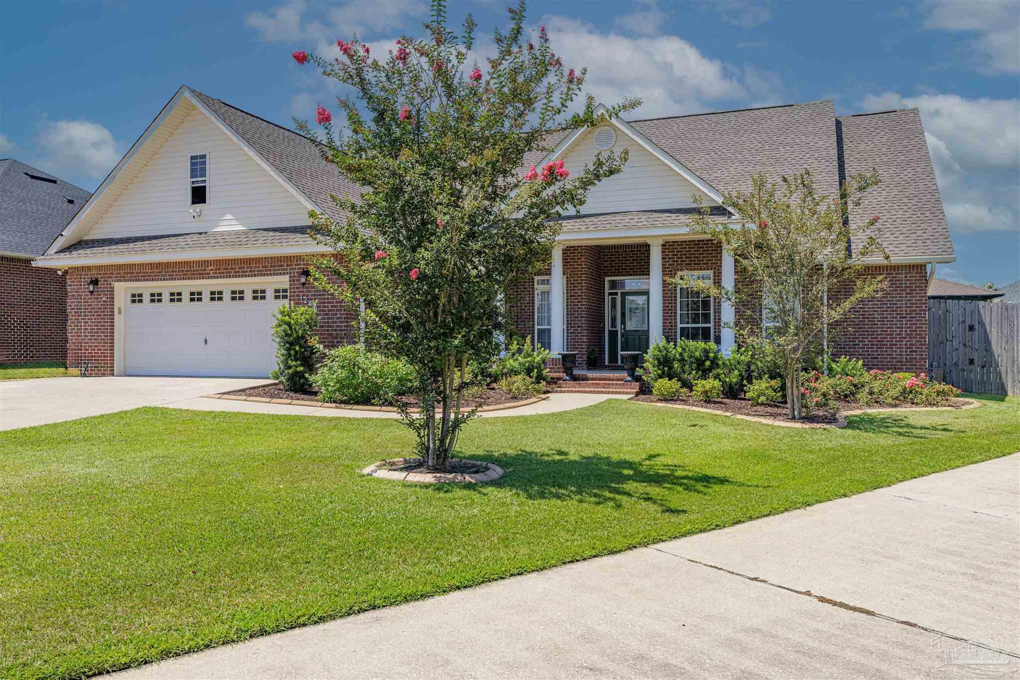 Property Photo:  1246 Lear Ct  FL 32533 