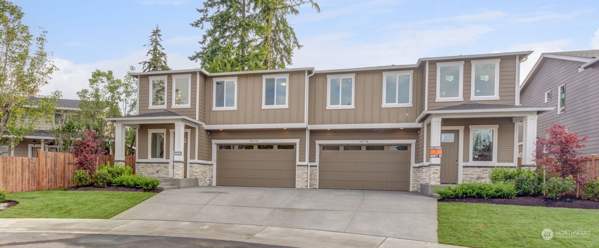 Property Photo:  1607  106th Place SW B  WA 98204 