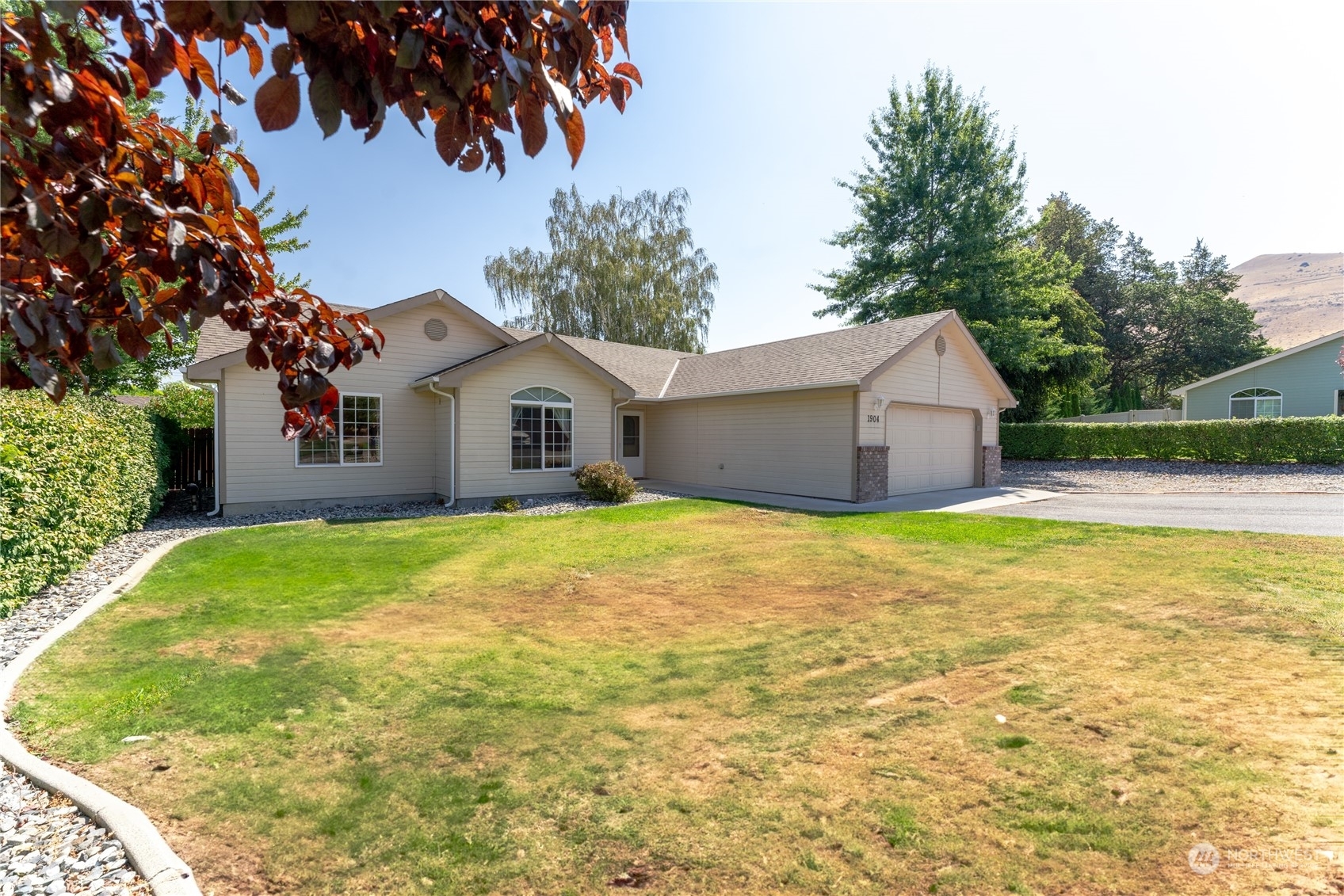 Property Photo: 1904 Grandview Loop WA 98801