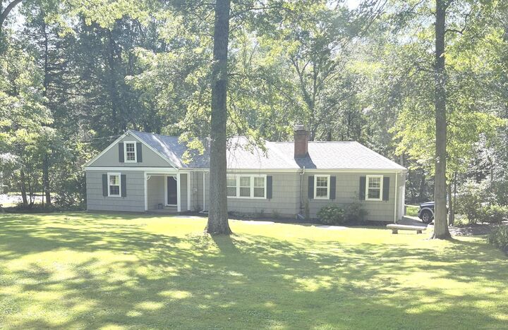 38 Wepawaug Road  Woodbridge CT 06525 photo