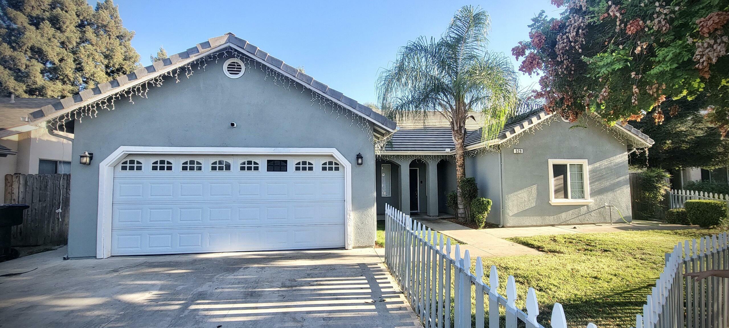 Property Photo:  529 E Ferguson Court  CA 93292 