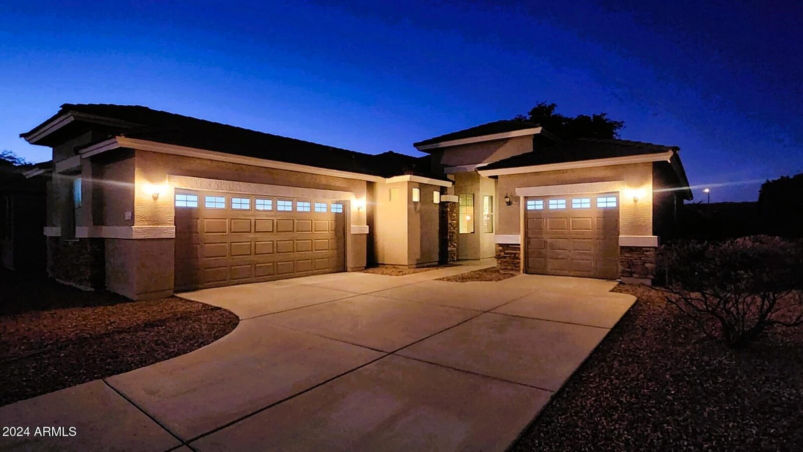 Property Photo:  1516 E Constance Way  AZ 85042 