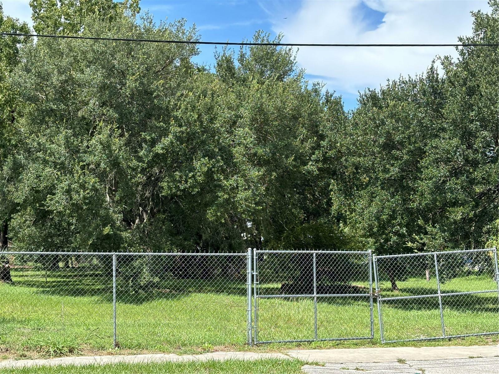 Property Photo:  18 W Bullard Avenue  FL 33853 