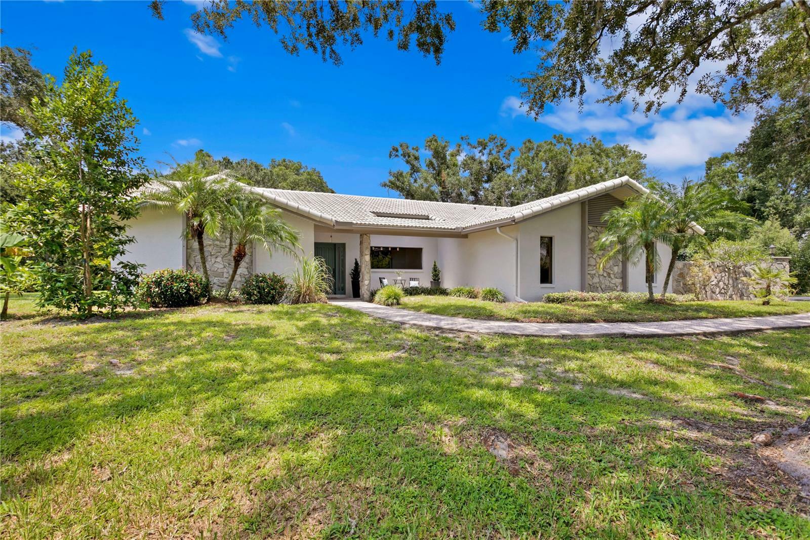 Property Photo:  11603 Innfields Drive  FL 33556 