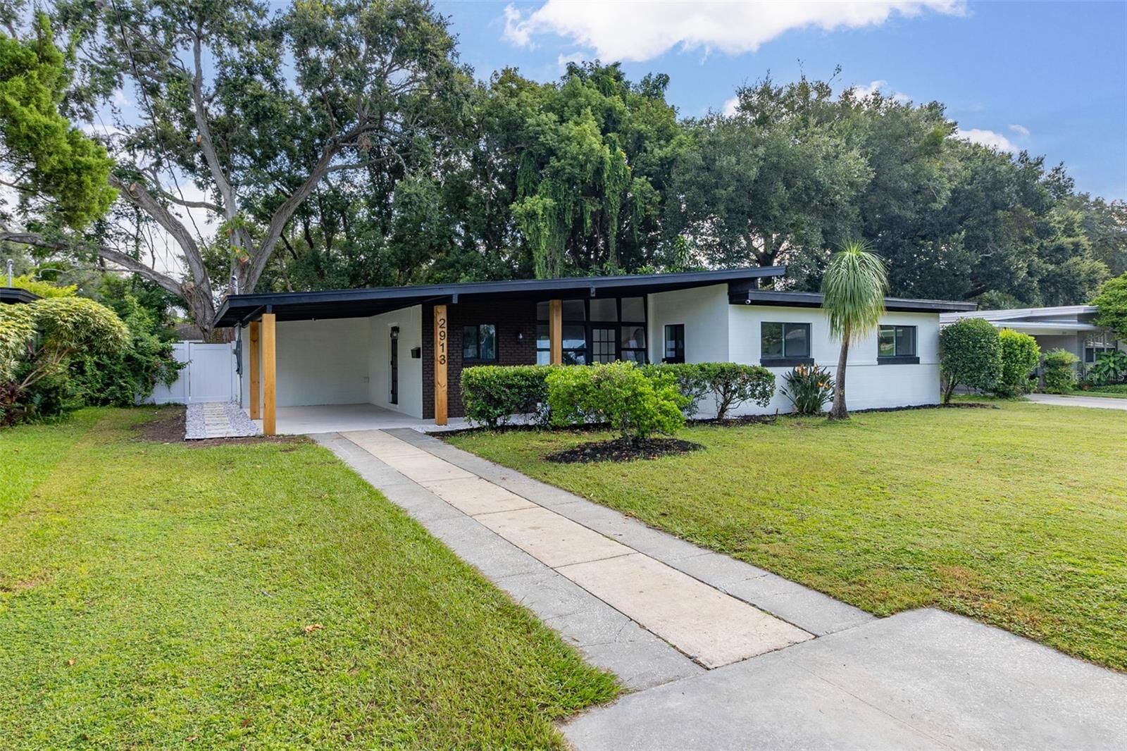 Property Photo: 2913 Walnut Street FL 32806