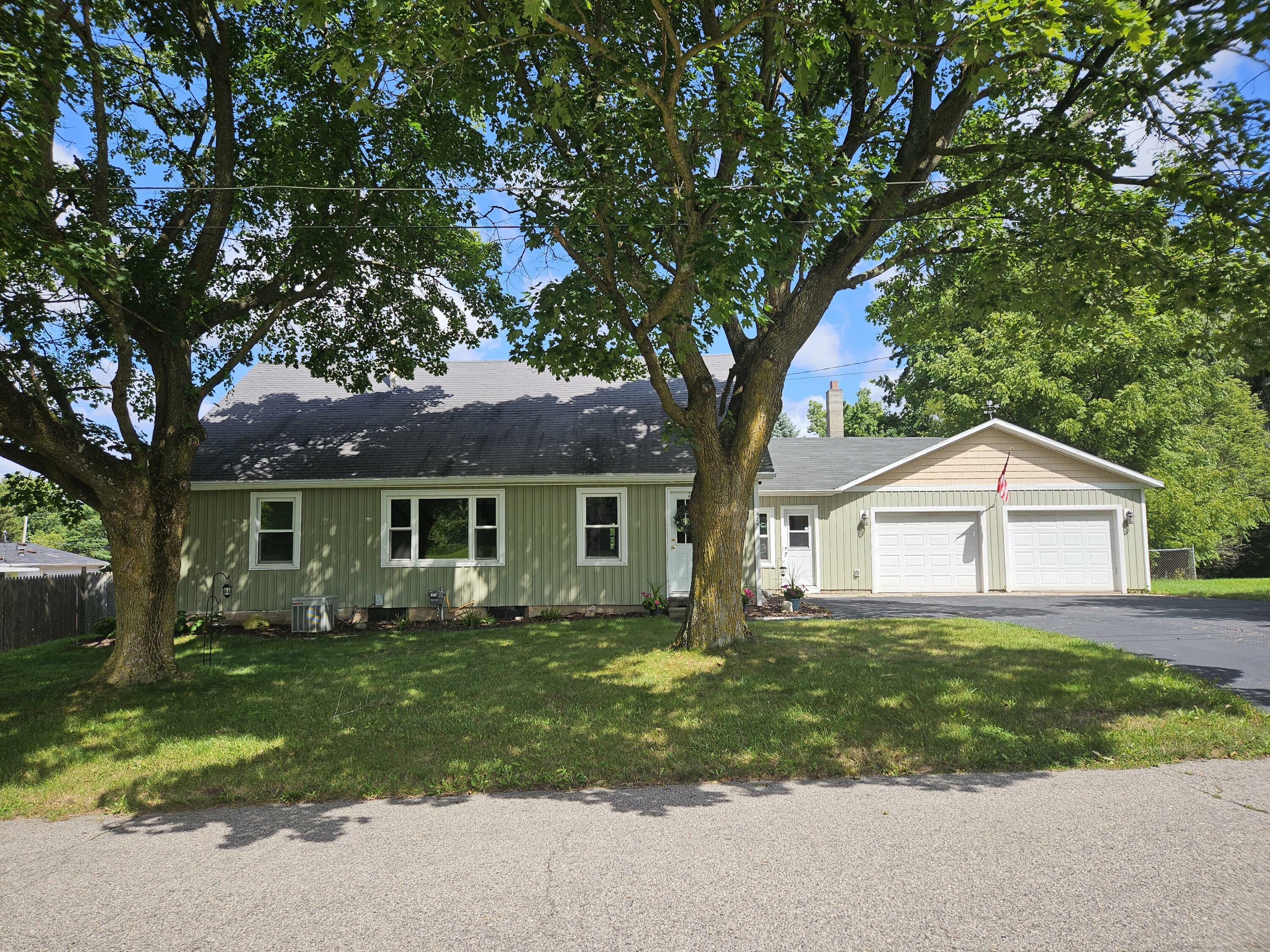 Property Photo:  424 W Day Street  MI 48888 