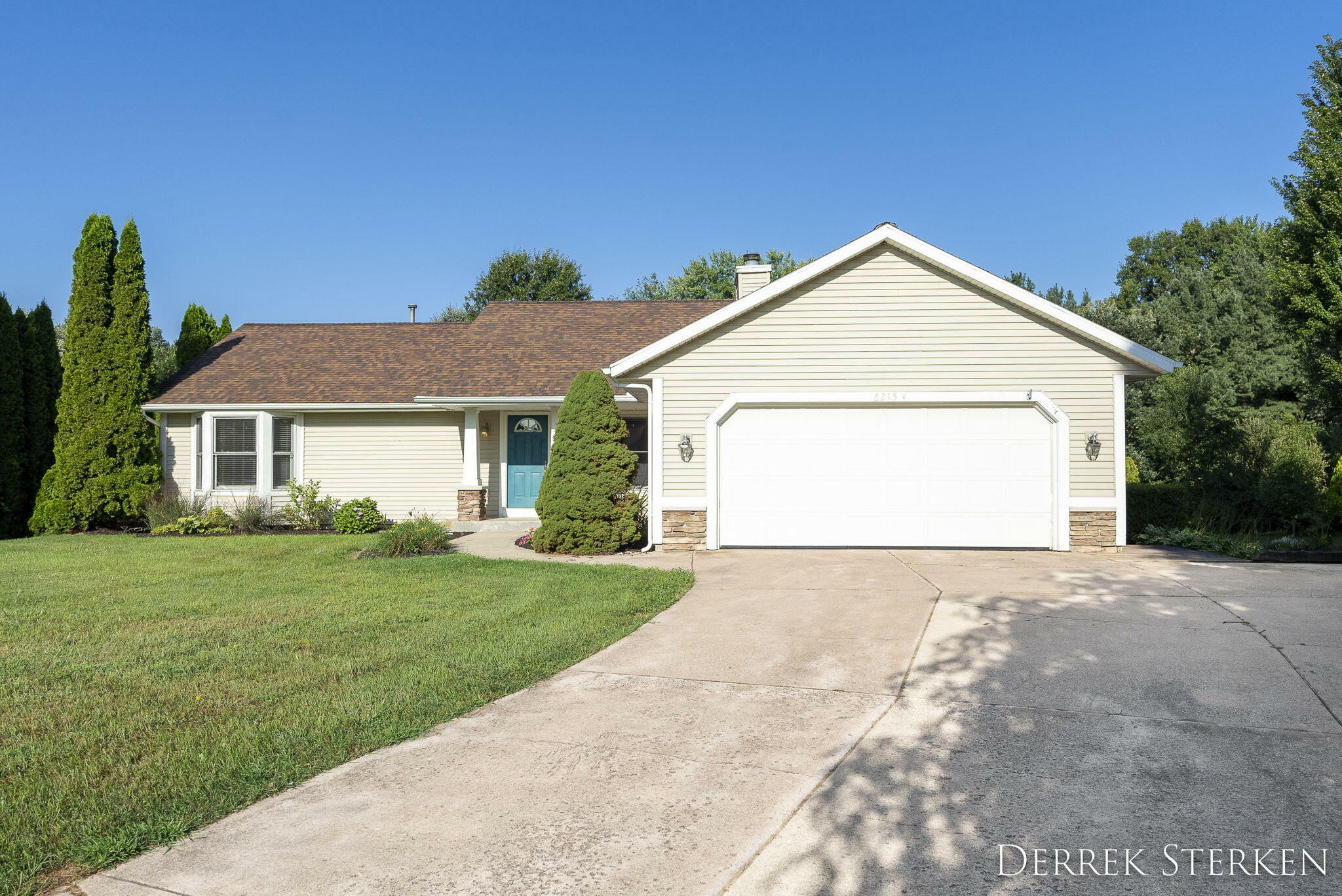 Property Photo:  6215 Prairie Avenue  MI 49464 