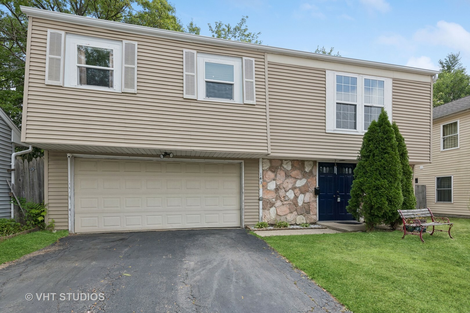 Property Photo: 143 Highbury Drive IL 60120