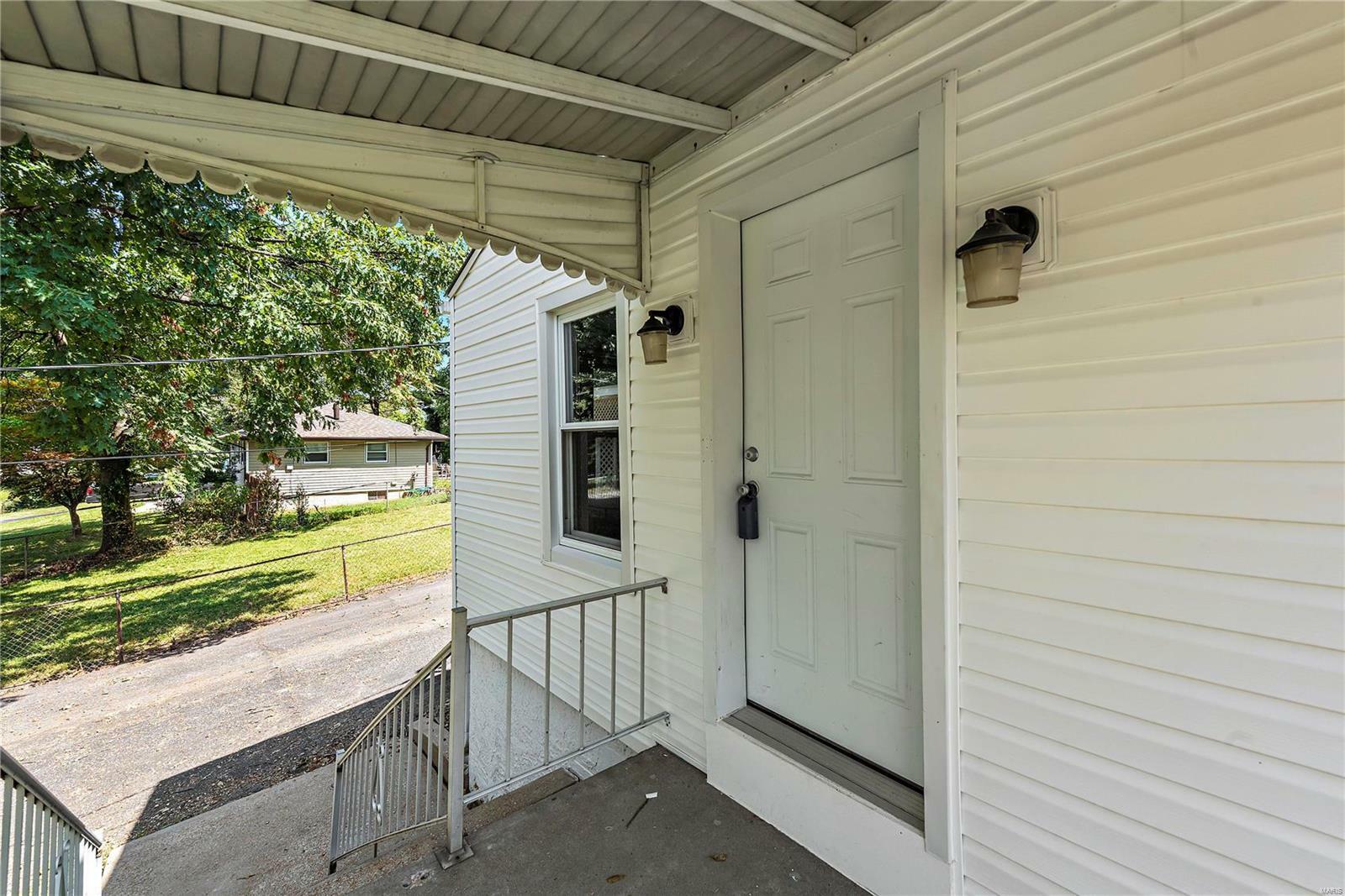 Property Photo:  214 Lake Avenue  MO 63043 