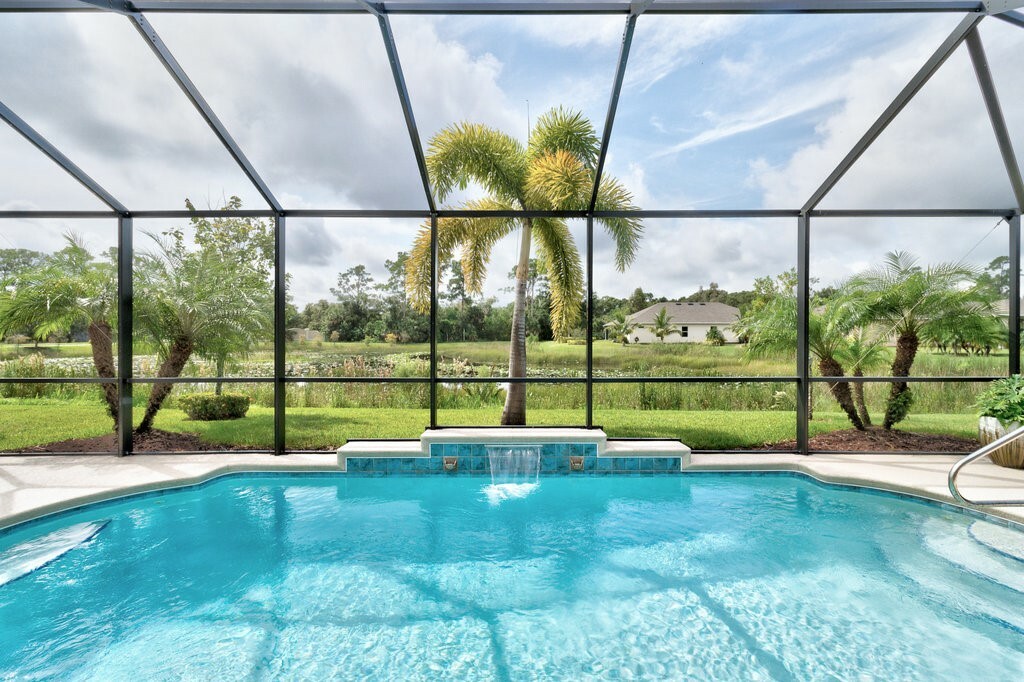 Property Photo:  6137 Long Leaf Lane  FL 32966 