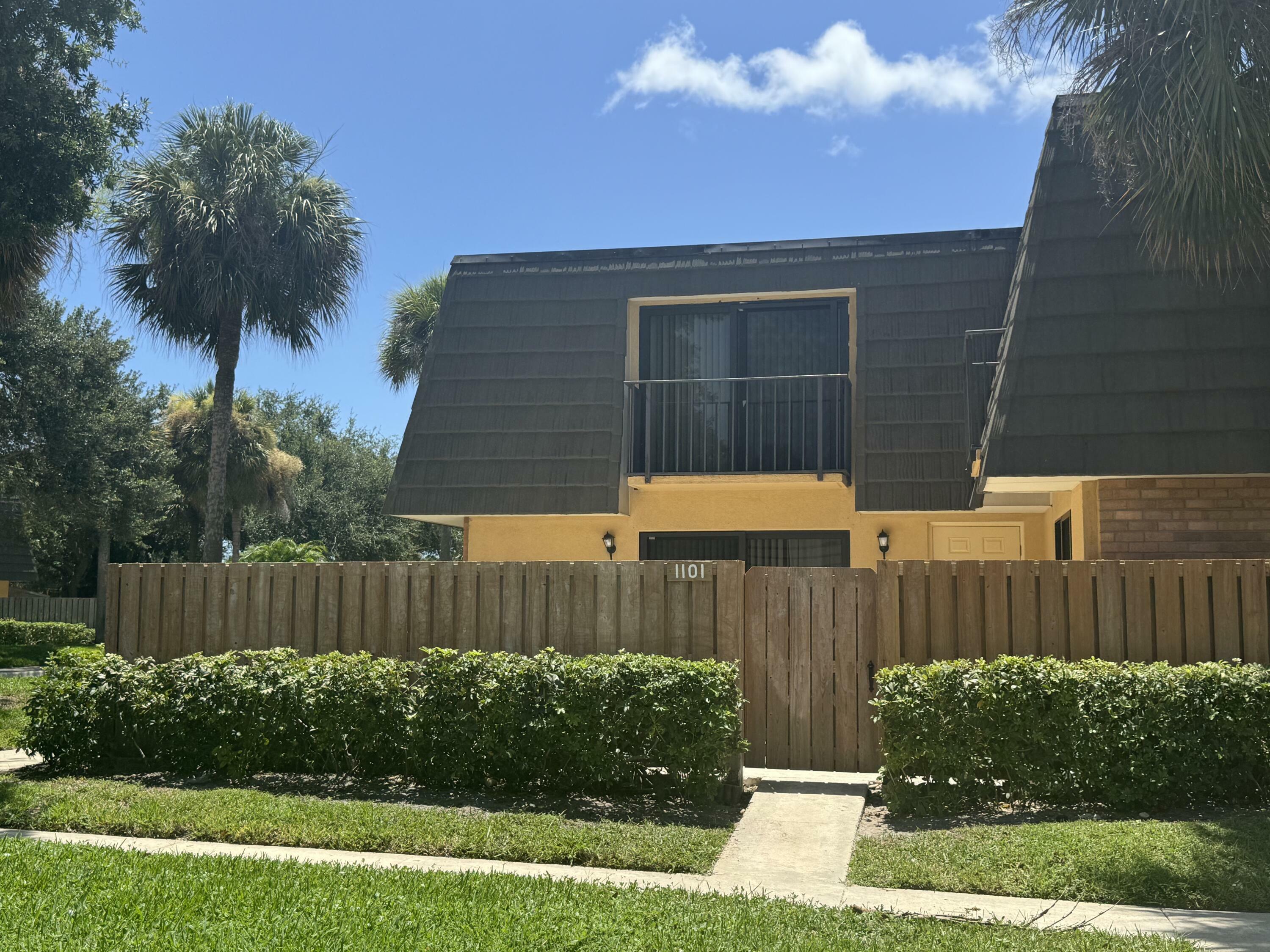 Property Photo:  1101 11th Way  FL 33407 