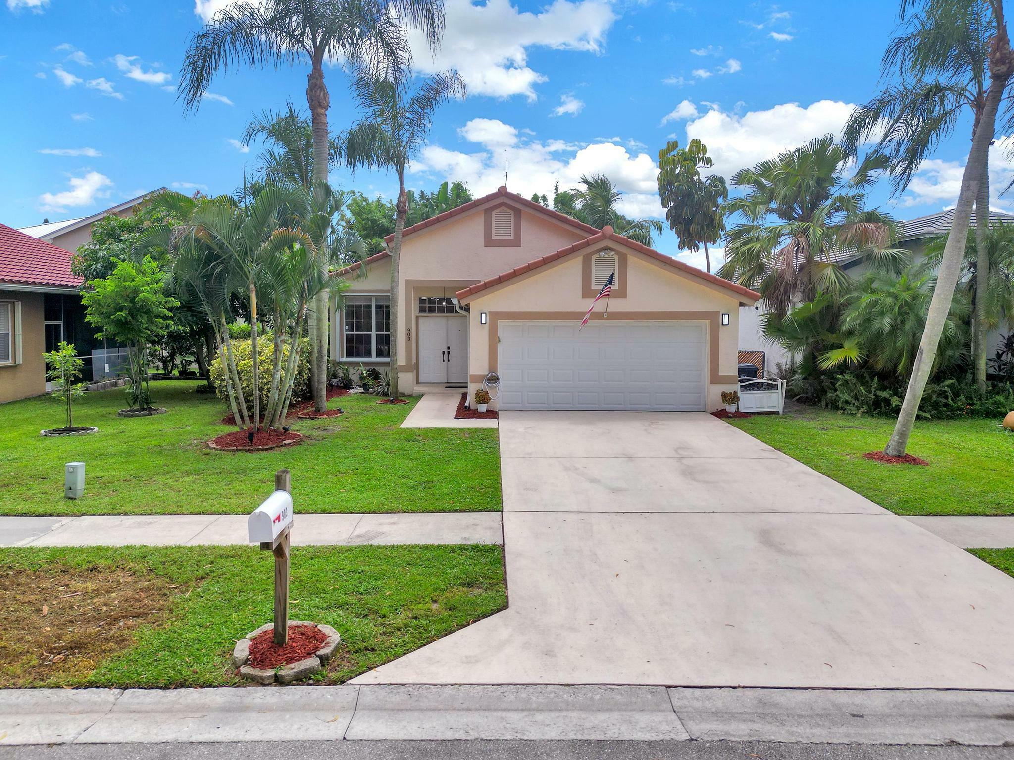 Property Photo:  903 Lake Wellington Drive  FL 33414 