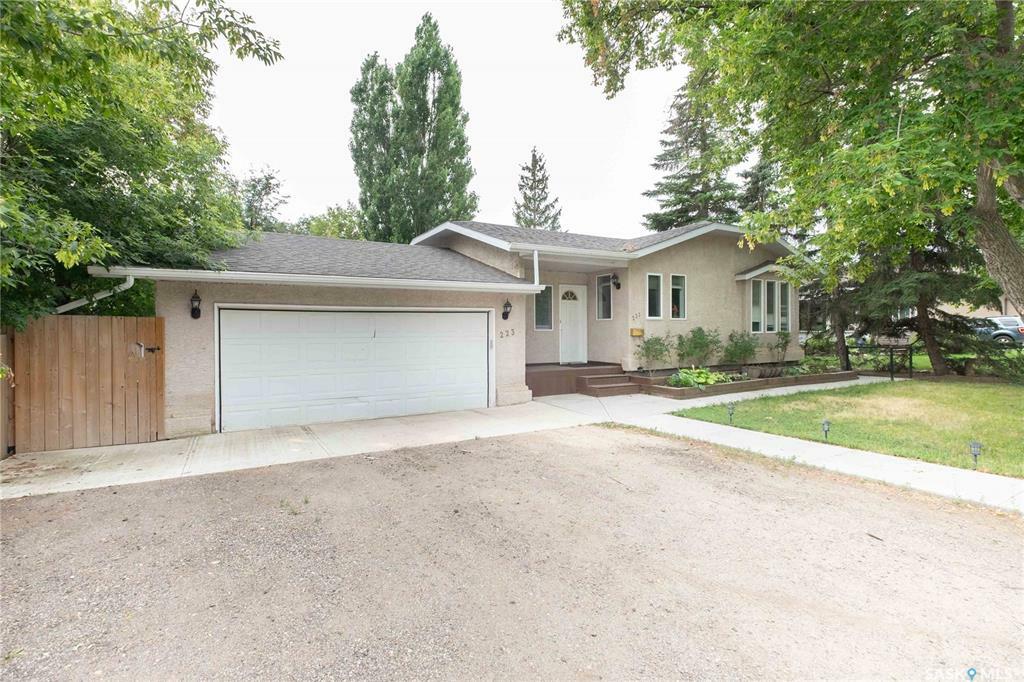 Property Photo:  223 Nicoll Avenue  SK S0G 4C0 