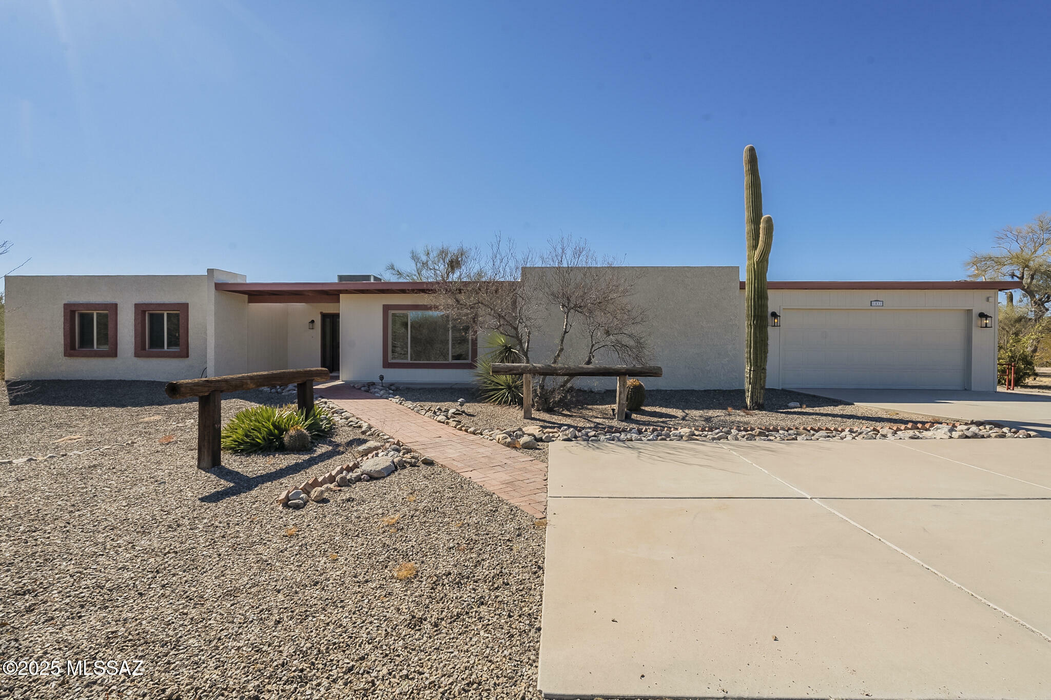 Property Photo:  1831 W Placita Del Coyote  AZ 85704 