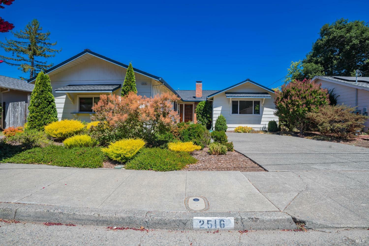 Property Photo:  2516 Creekside Road  CA 95405 