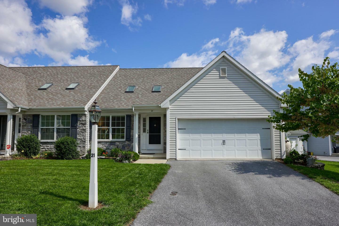 Property Photo:  21 Summer Court  PA 17602 