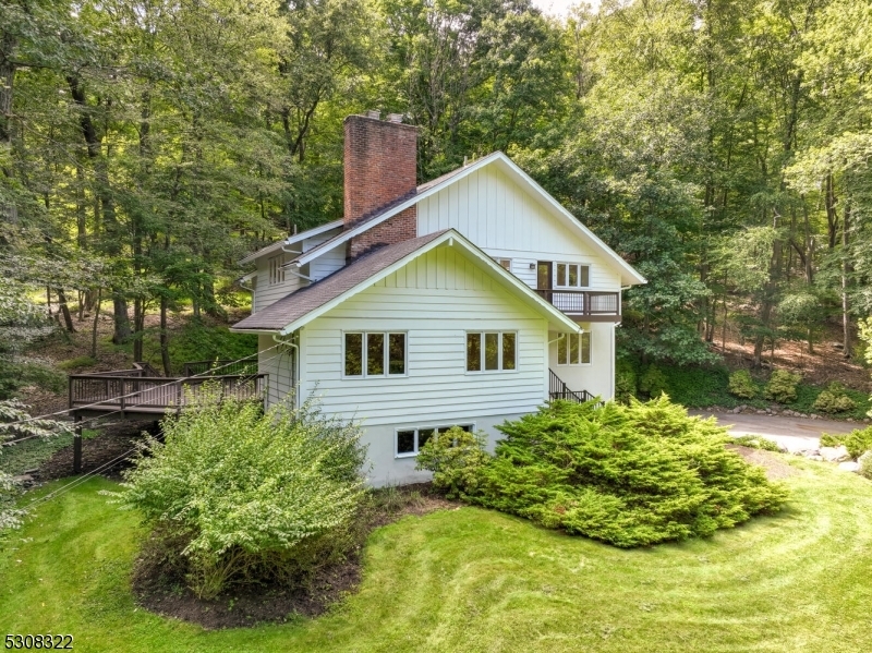 Property Photo:  5 Black Oak Ln  NJ 07405 