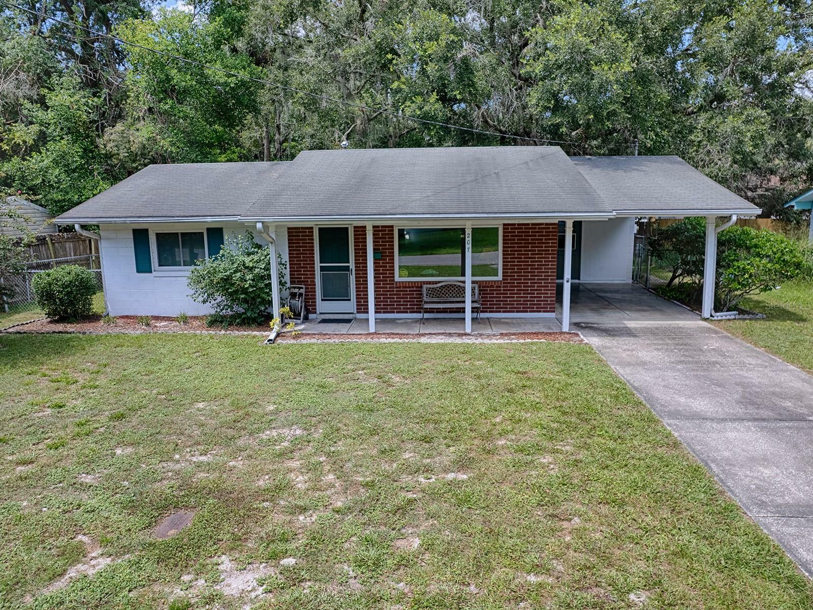 Property Photo:  207 N Truett Street  FL 34748 