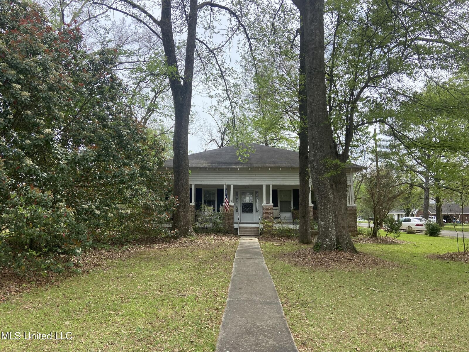 Property Photo:  702 E Jackson Road  MS 39365 