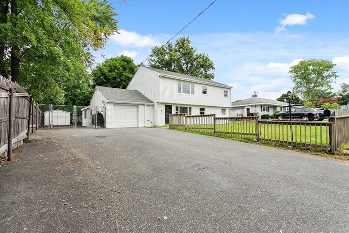 Property Photo: 14 Brookfield Ave MA 01701