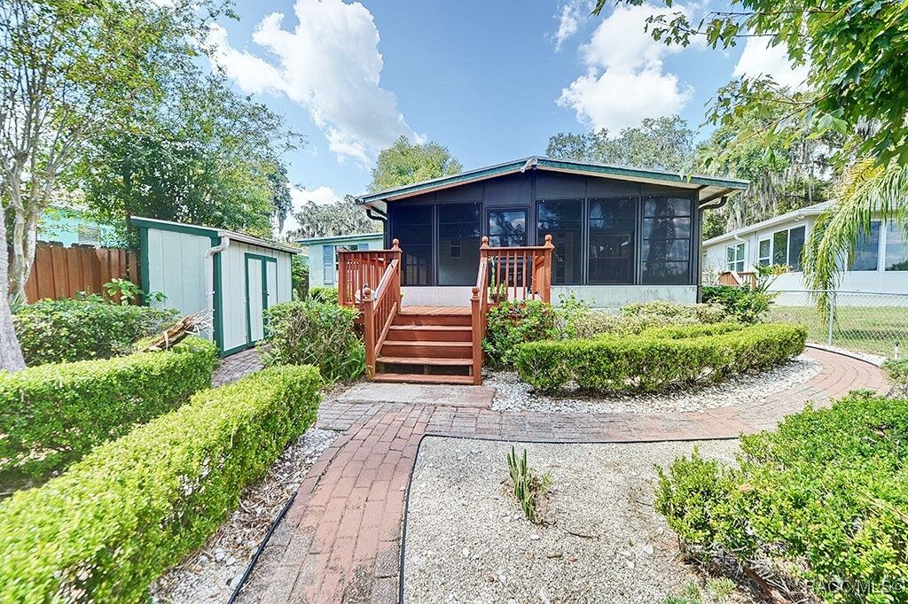 Property Photo: 4280 E Lake Park Drive FL 34442