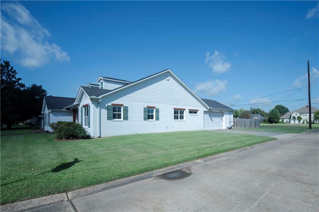 Property Photo: 4100 Mayflower Boulevard LA 71303