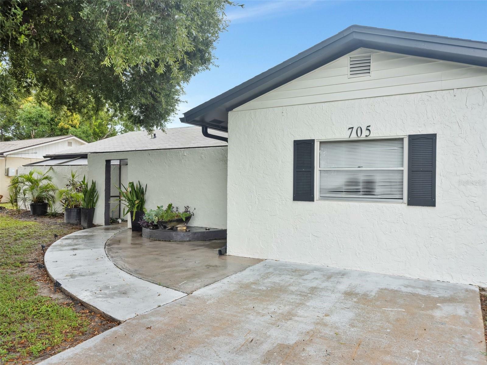 Property Photo:  705 S Lockwood Ridge Road  FL 34237 