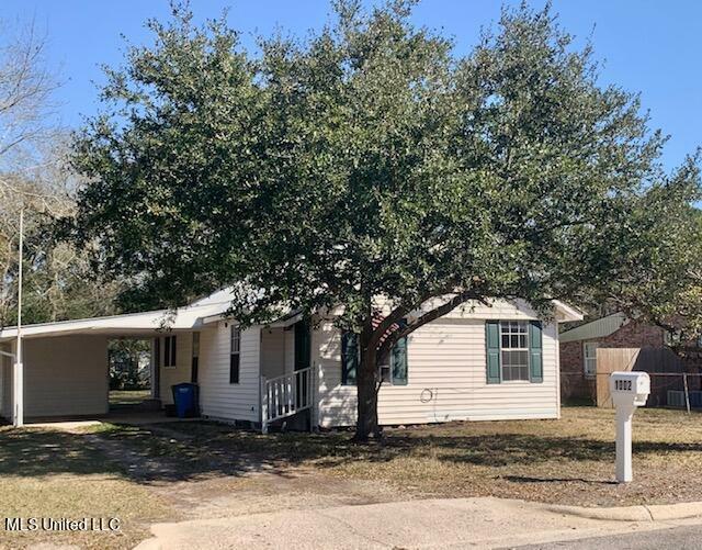 Property Photo:  1002 Belair Street  MS 39567 