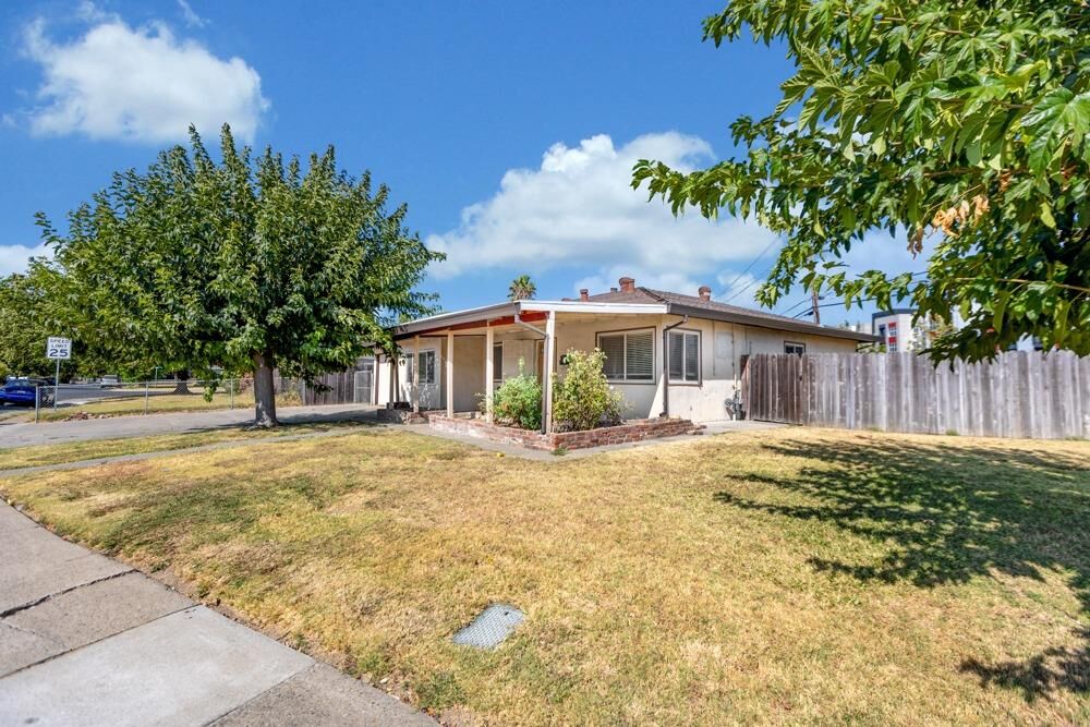 Property Photo:  2415 Manchester Street  CA 95691 