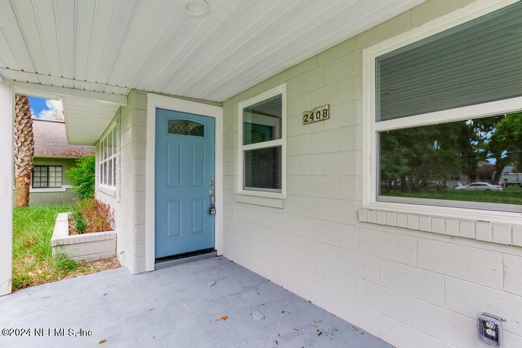 Property Photo:  2408 Schumacher Avenue  FL 32207 