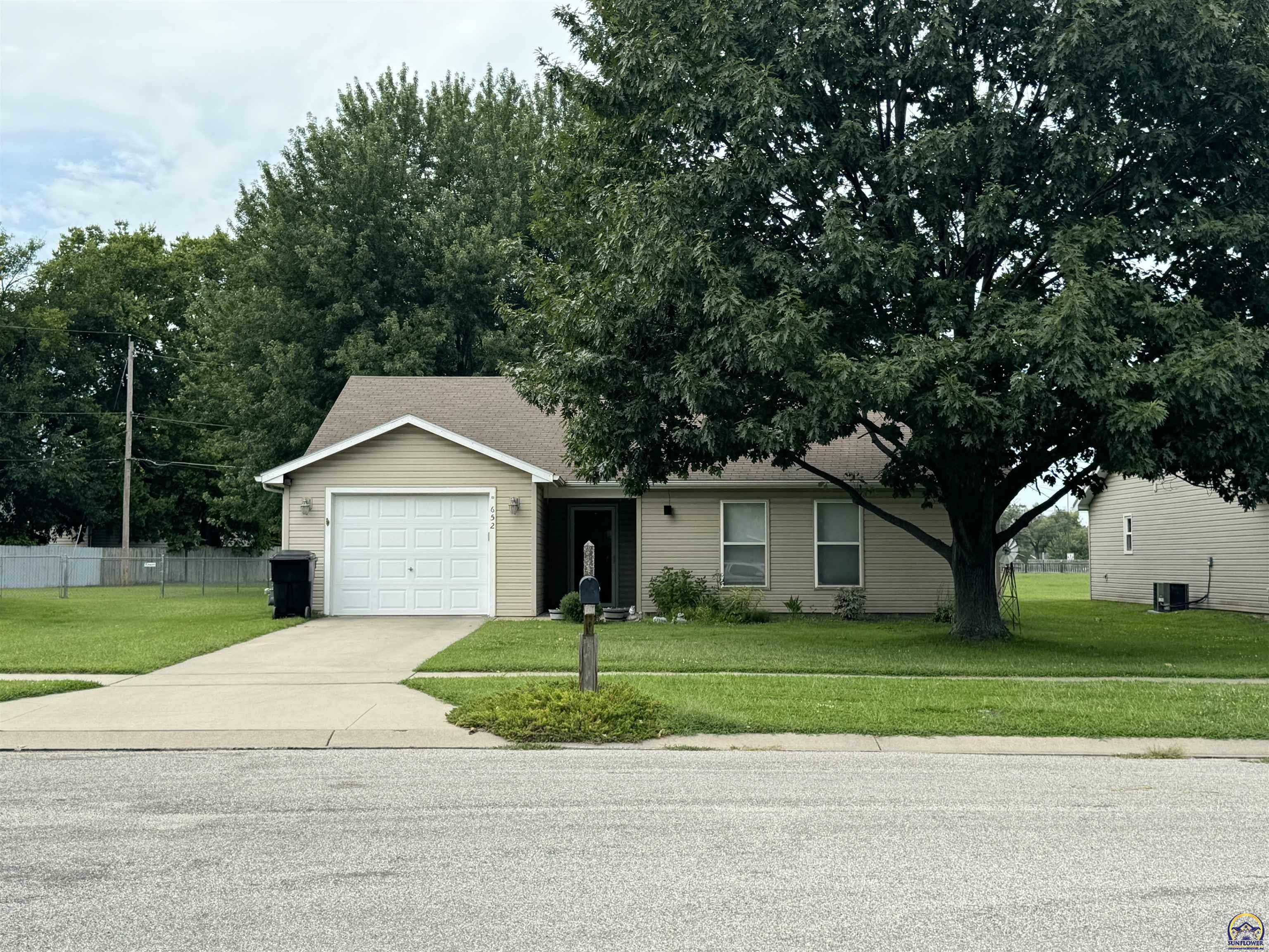 Property Photo:  652 NW Shorey Ct  KS 66608 