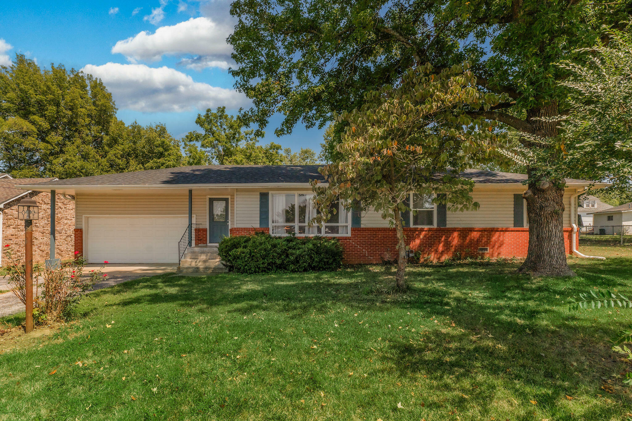 Property Photo: 102 N Missouri Avenue MO 65714