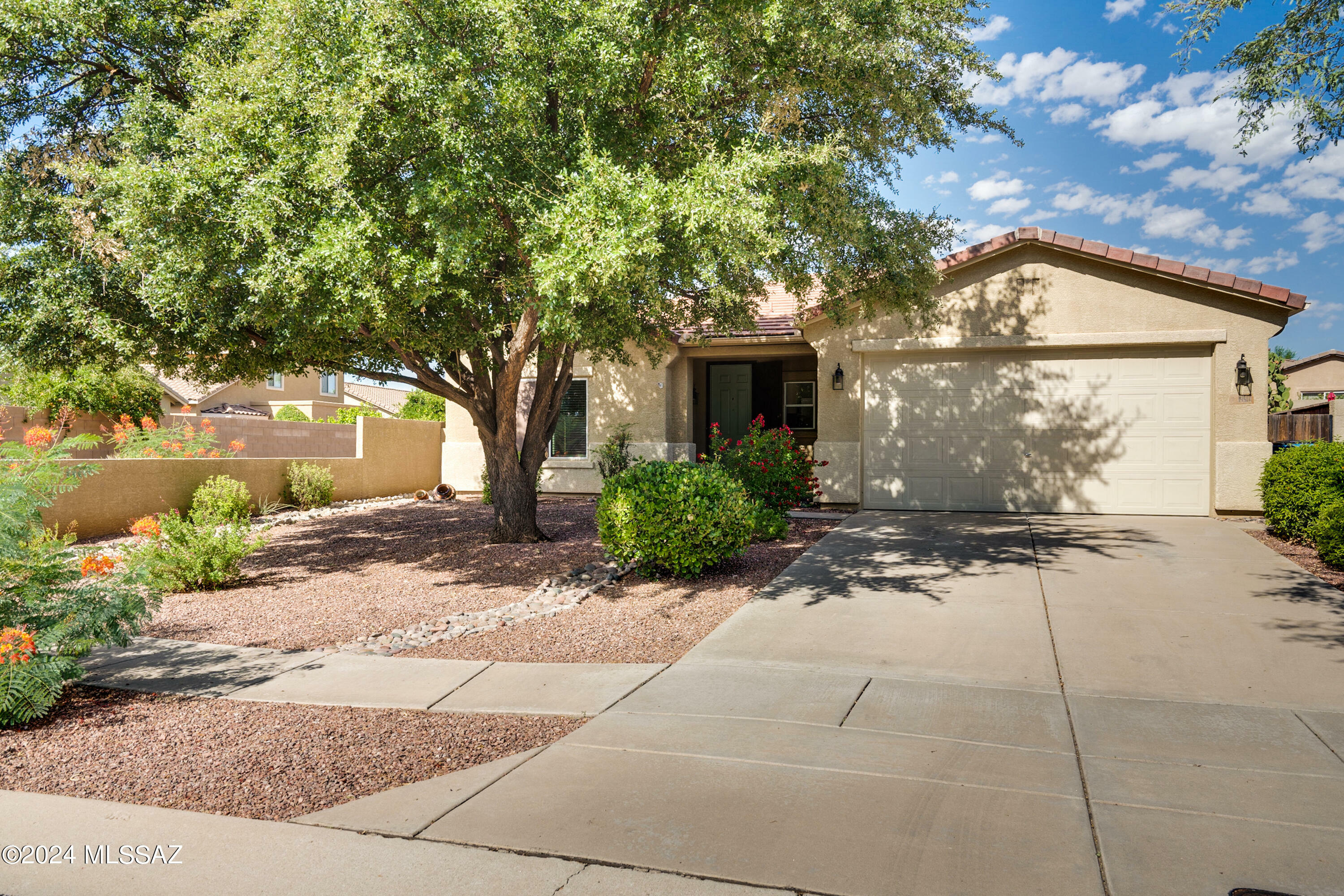 Property Photo:  14901 N Twin Lakes Drive  AZ 85739 