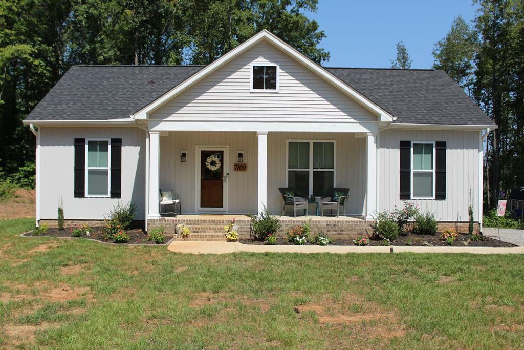 Property Photo:  7100 Darlington Heights Rd  VA 23901 