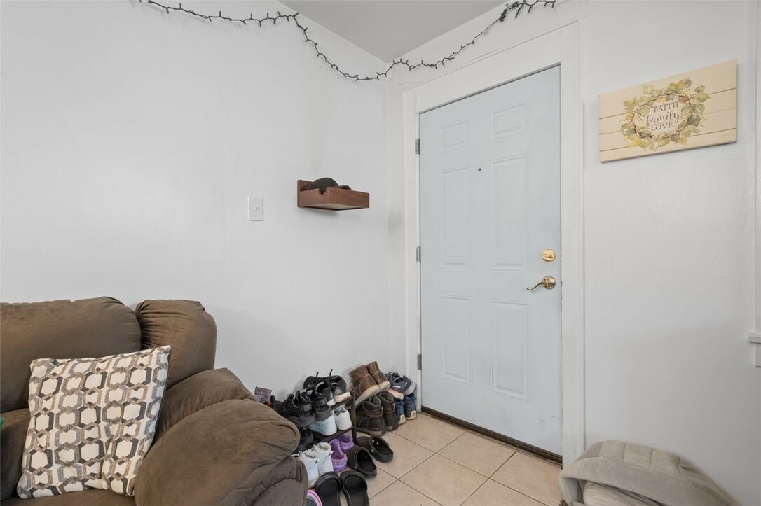 Property Photo:  3112 Elroy Ave  PA 15227 