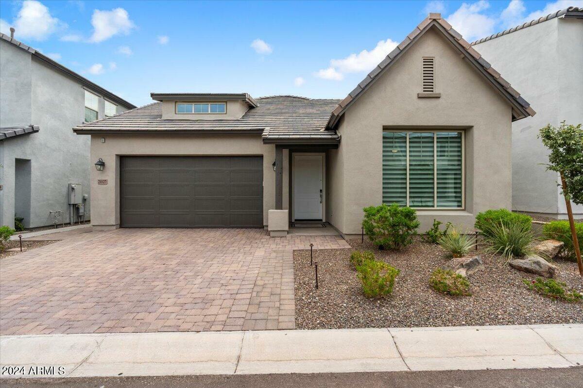 Property Photo:  21127 W Minnezona Avenue  AZ 85396 