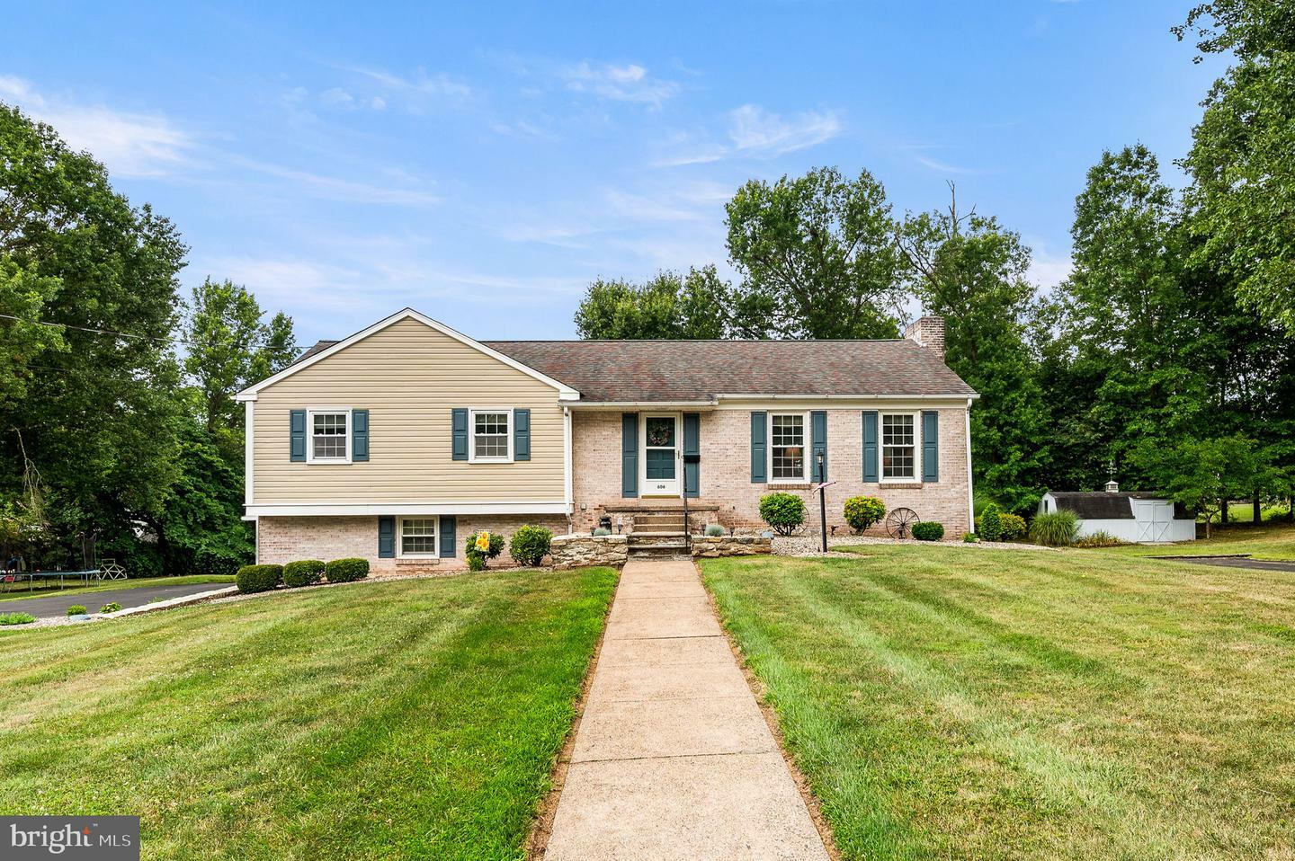 Property Photo:  606 Shadywood Drive  PA 18944 