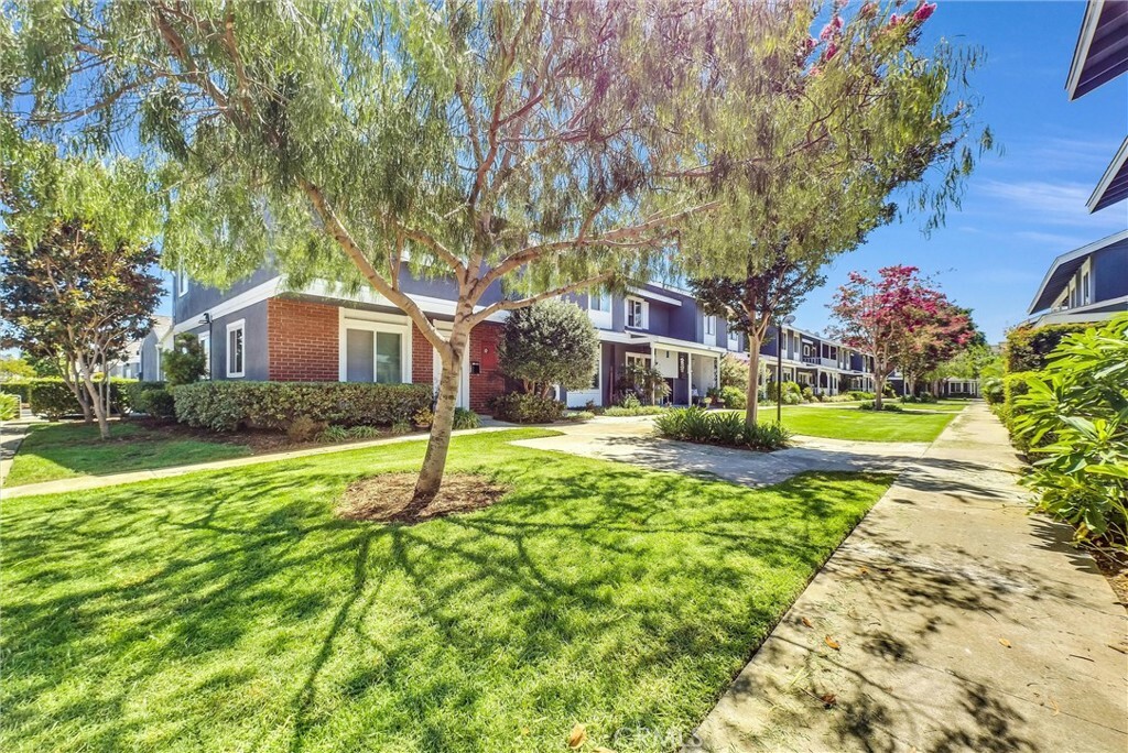 Property Photo:  195 Morristown Lane  CA 92626 