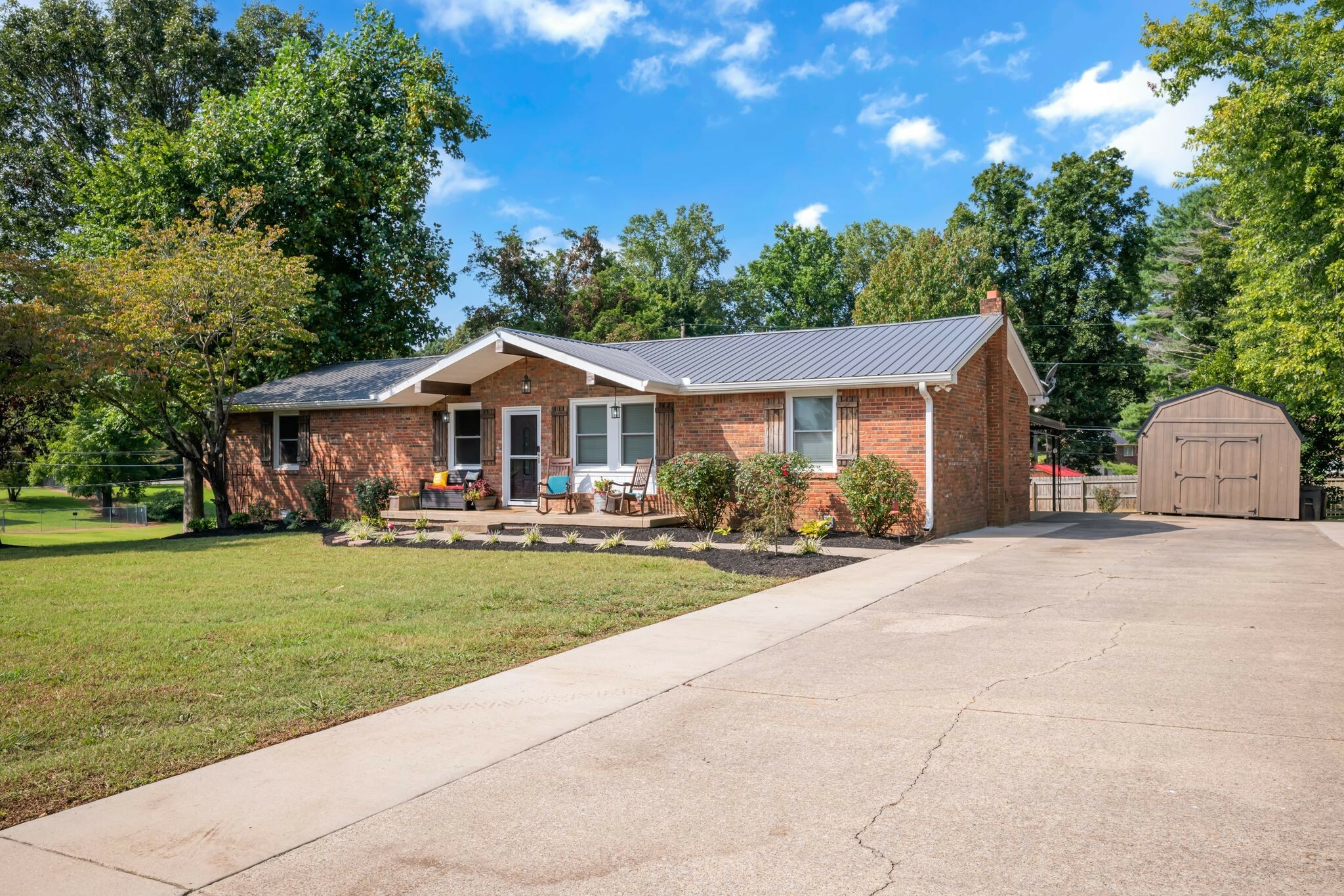 Property Photo:  204 Old Columbia Rd  TN 37036 