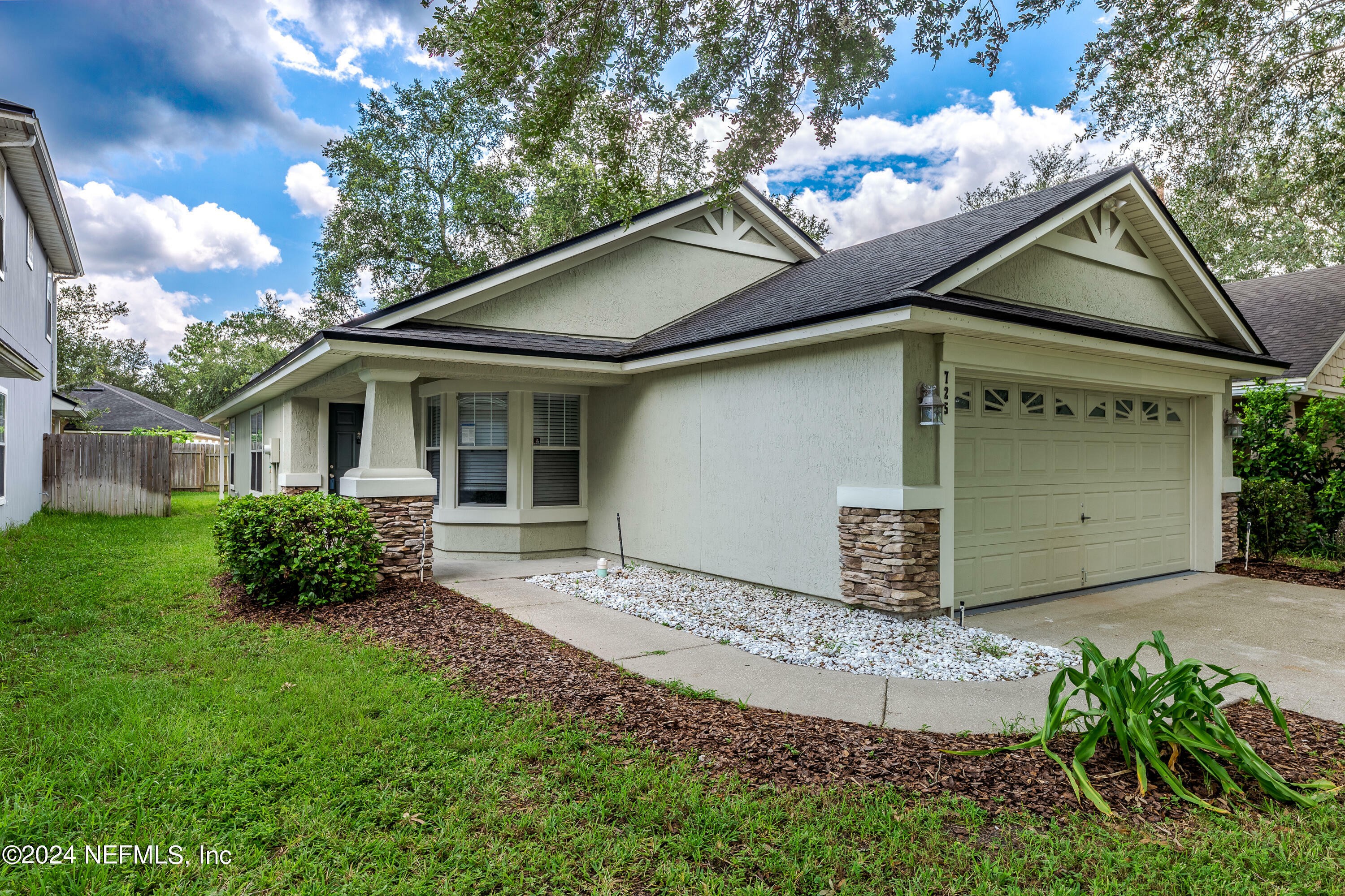 Property Photo:  725 Skipping Stone Way  FL 32065 